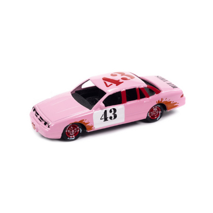 Miniatura Carro Ford Crown Victoria (1997) - #43 - Demolition Derby - Street Freaks - 1:64 - Johnny Lightning